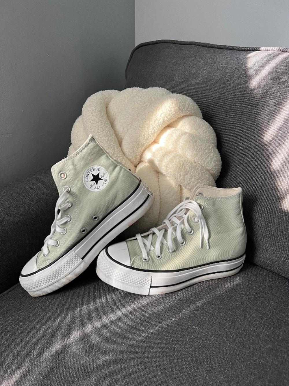 Converse Chuck Taylor, platform high tops.